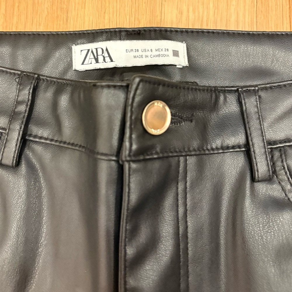 Black faux leather Zara pants - Picture 2 of 3